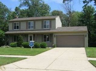 909 Meadowlark Dr, Waterford, MI 48327