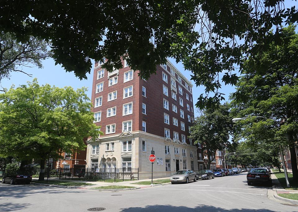 1st image of 7450 N Greenview Ave APT 63