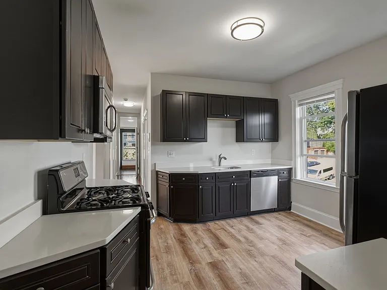 18 Peverell St #3 — Photo 9