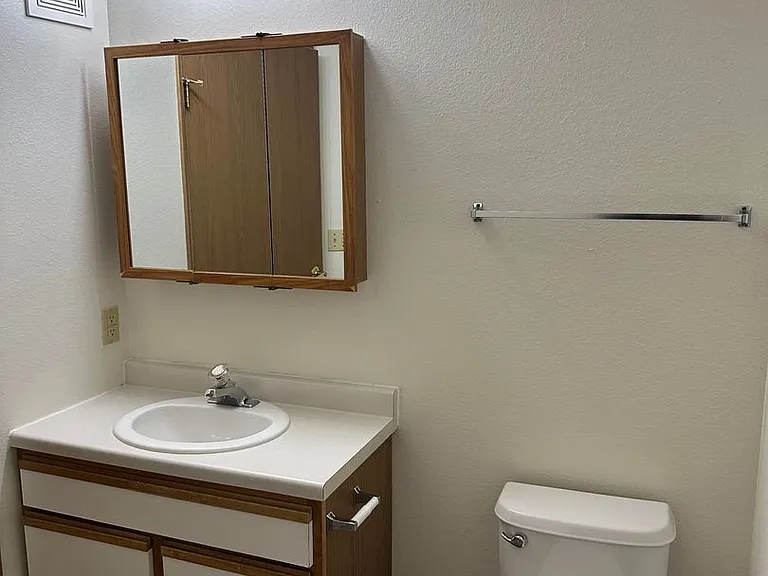 Dakota E & W Apartments — Photo 54