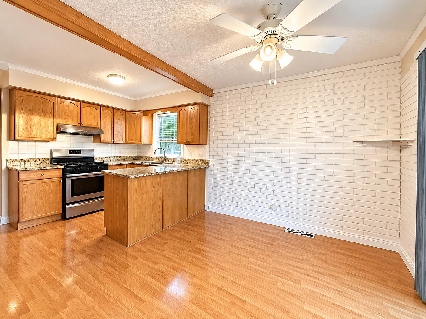 3 bed, 1200 sqft, $2,200 — Photo 4