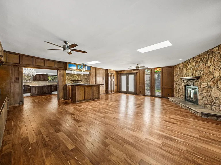 10310 Mayfield Rd — Photo 16