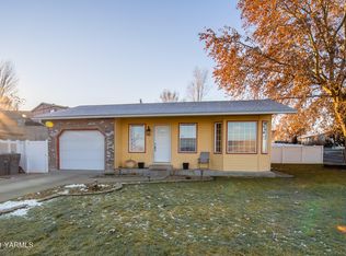 517 Merclyn Ln, Zillah, WA