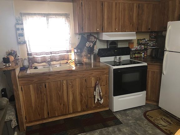 2nd image of 394 Bayhead Dr