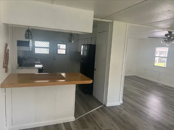 900 9th Ave E, Palmetto, FL