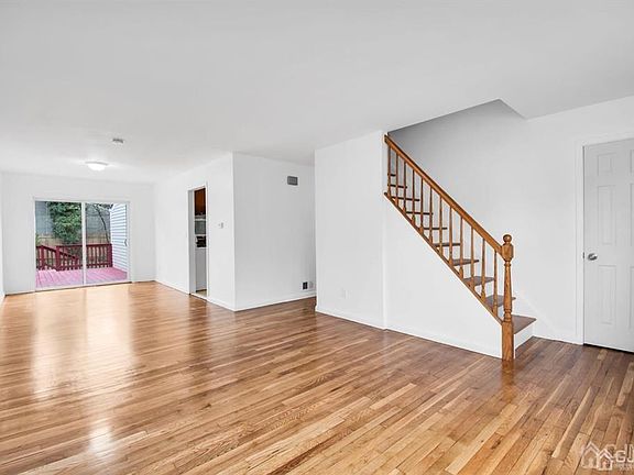 5th image of 1321-1323 Plainfield Ave