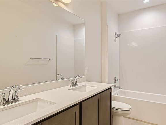 3rd image of 715 N Water St