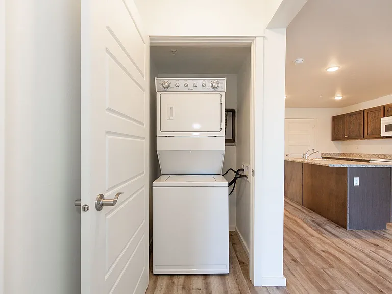Cottonwood Corner Apartments — Photo 40