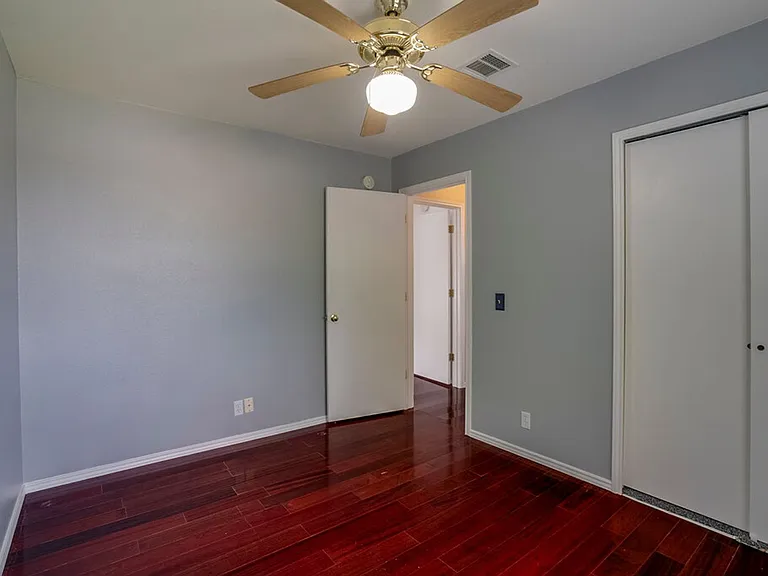 918 Estate Dr — Photo 17