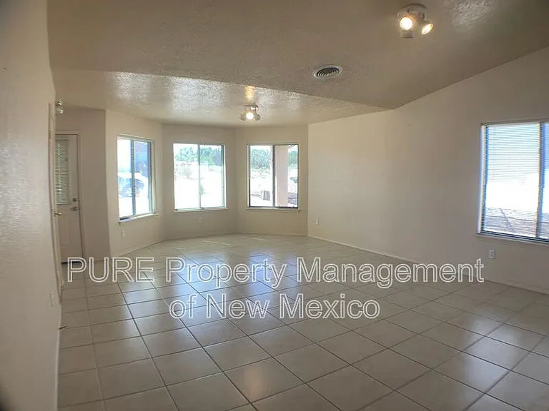 4108 Abbey Rd — Photo 3