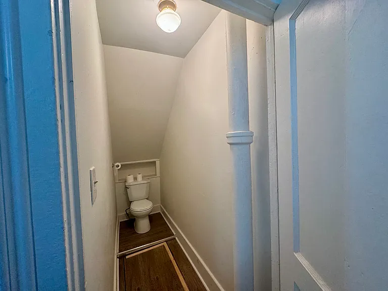 109 Clothier St W — Photo 6