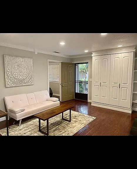 Makati Cir — Photo 1