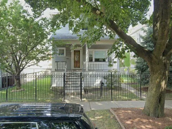 2555 N Saint Louis Ave, Chicago, IL 60647