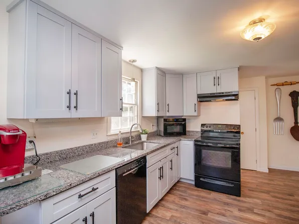 49 Boulder Drive, Londonderry, NH 03053