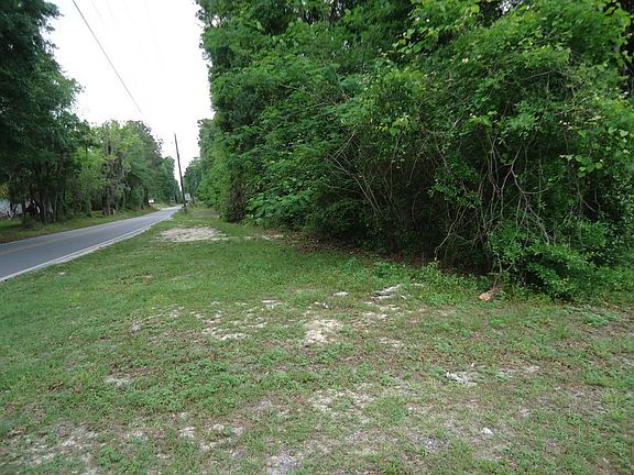 105th Rd has 200 ft front