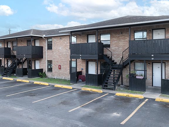 2nd image of 2710 Los Amigos Dr #B32f89f03