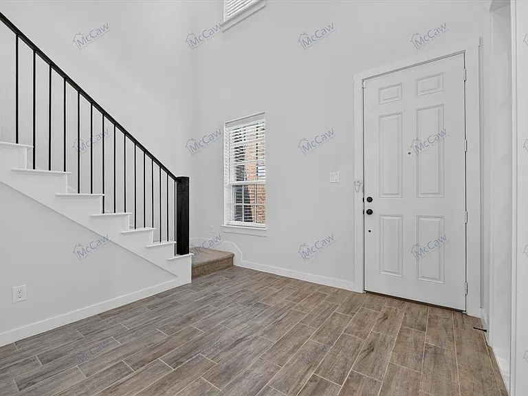 8728 Ice House Dr — Photo 4