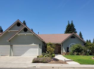 2071 Calimyrna Ave, Clovis, CA 93611