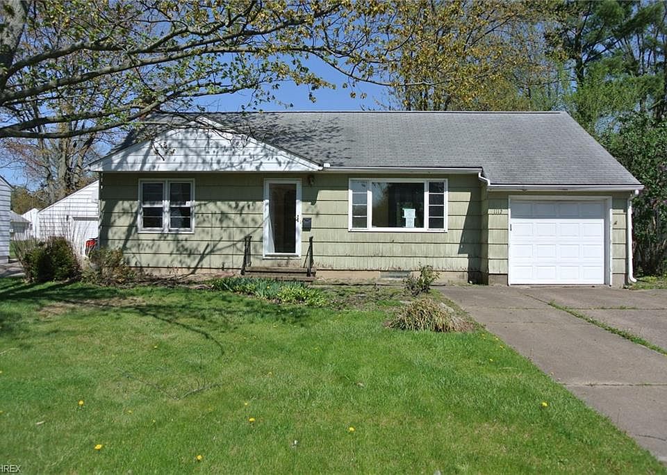 1st image of 1112 E River St