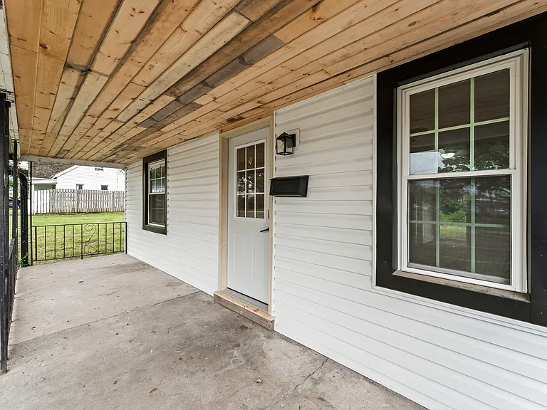 1021 S Maple Ave — Photo 41