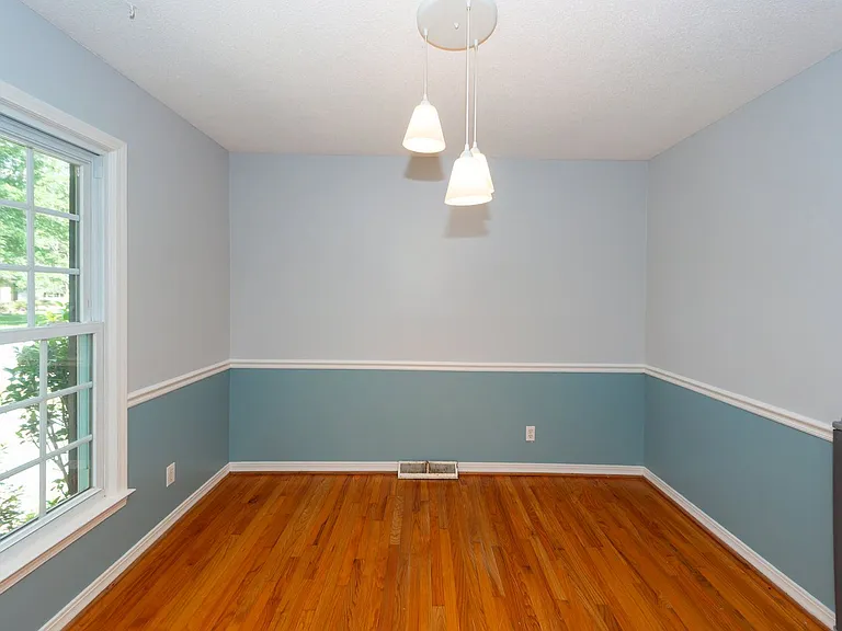 109 Runnymede Ln — Photo 9