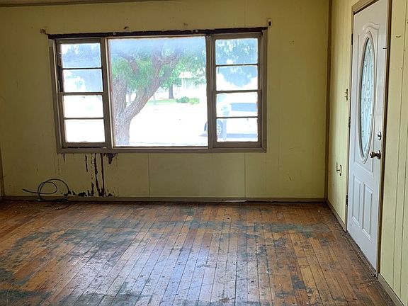 4th image of 400 E 23rd St