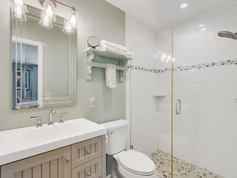 706 Iris Ln — Photo 18