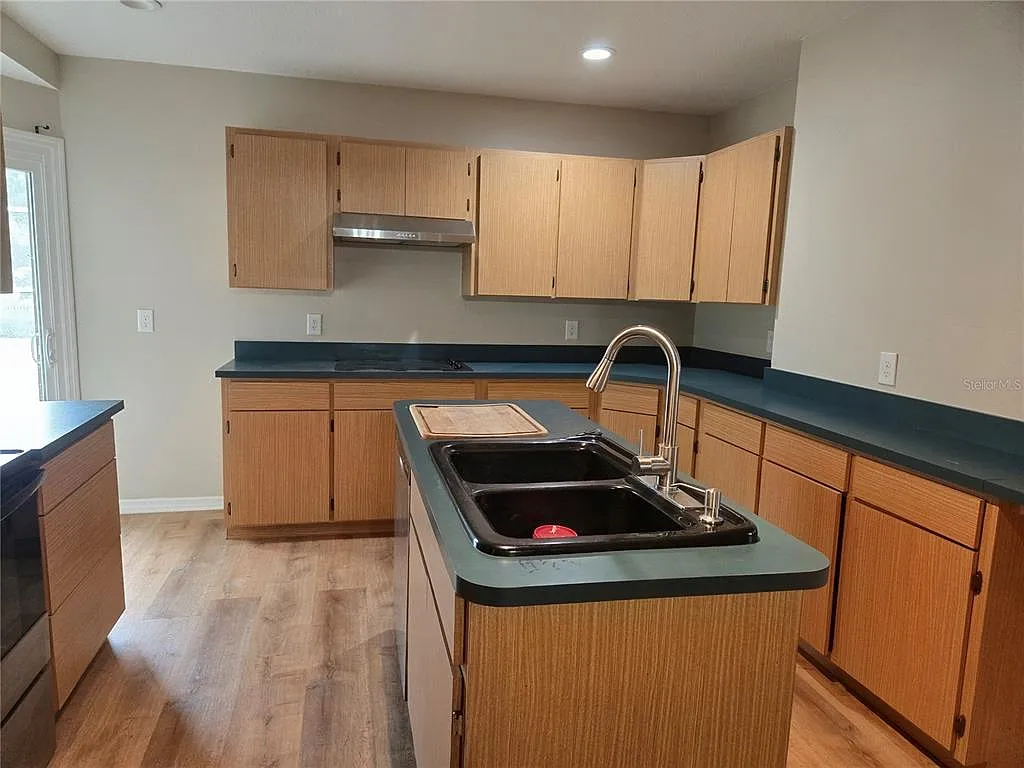 3 bed, 2.0 bath, 1888 sqft, $2,250 — Photo 3