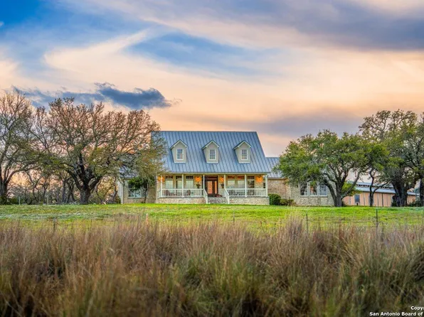 434 Cave Creek Rd, Fredericksburg, TX 78624