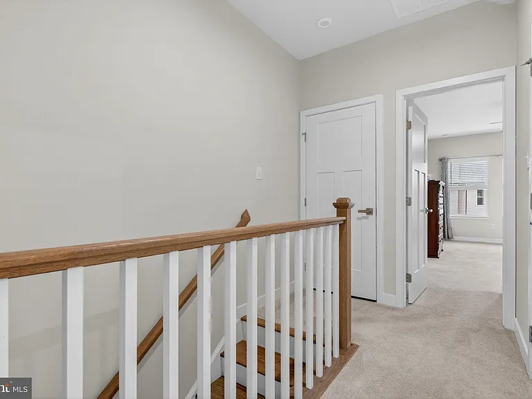 54 Sidney Ln — Photo 25