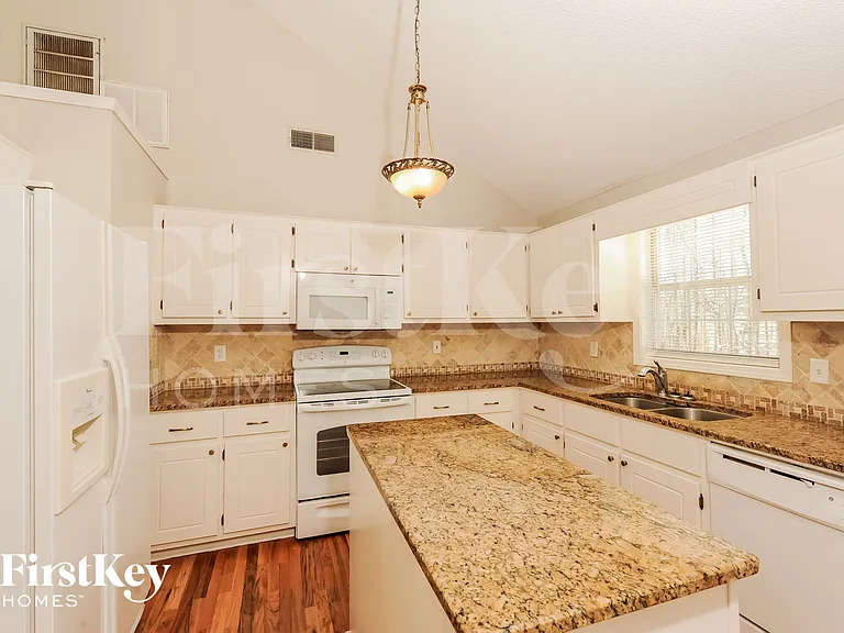 382 Scenic Ln — Photo 6