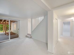 1042 168th Ave SE UNIT B, Bellevue, WA 98008