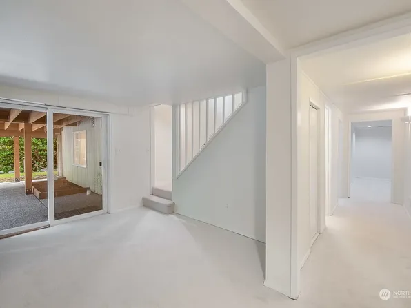 1042 168th Ave SE Unit B, Bellevue, WA 98008