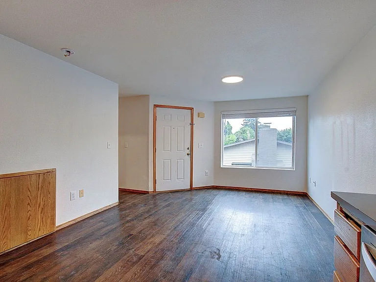 8601 NE 21st St #D — Photo 5
