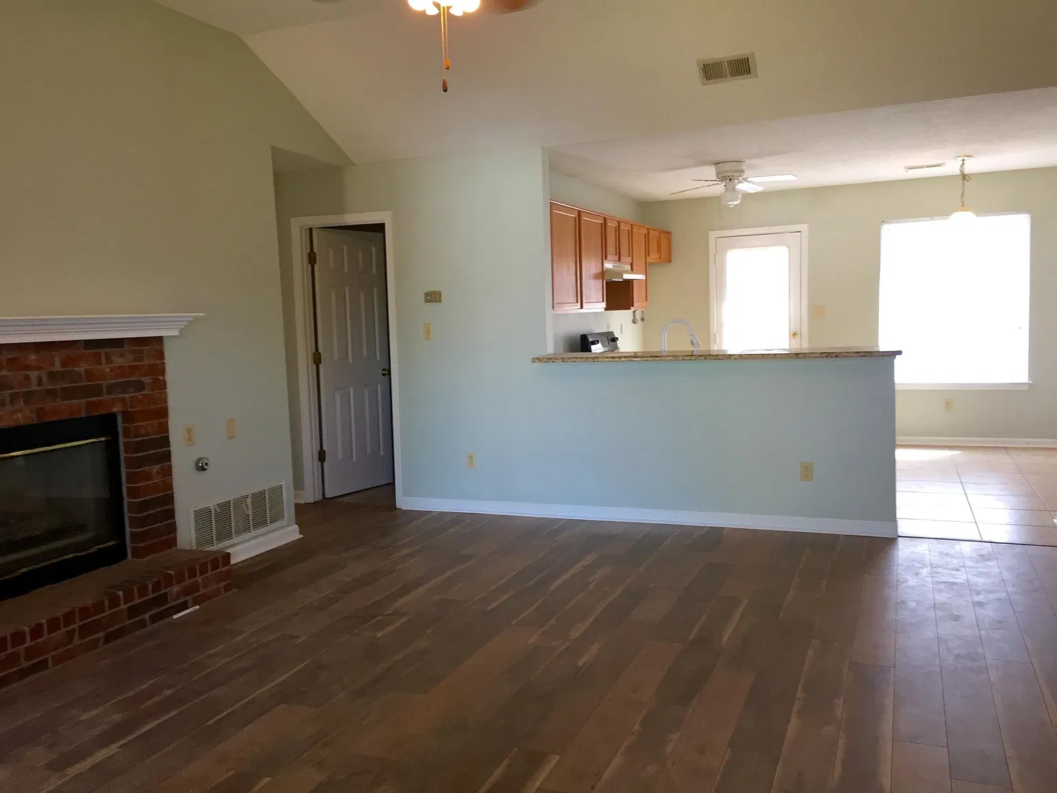 3 bed, 1280 sqft, $1,750 — Photo 4