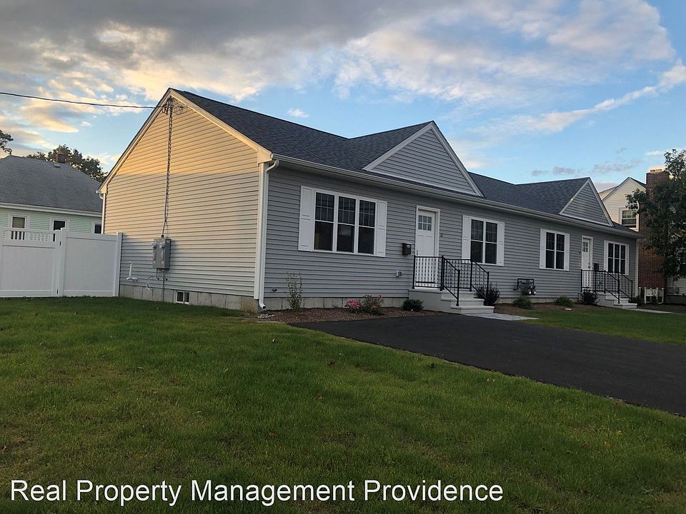 1st image of 61 Manhassett St