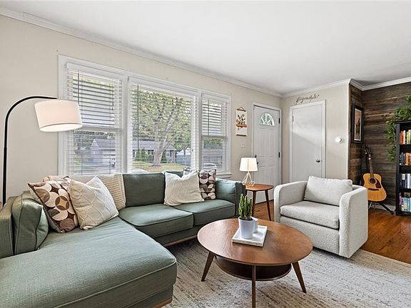 3rd image of 609 W 90th St