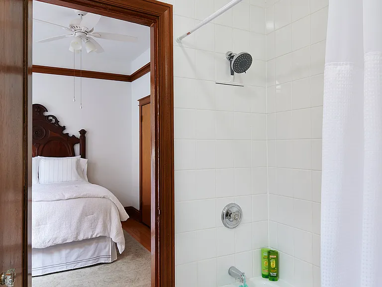 5653 N Winthrop Ave #2B — Photo 7