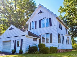 23147 Lake St, Dollar Bay, MI 49922