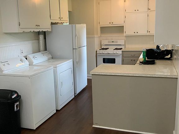 3rd image of 2138 W Berry St