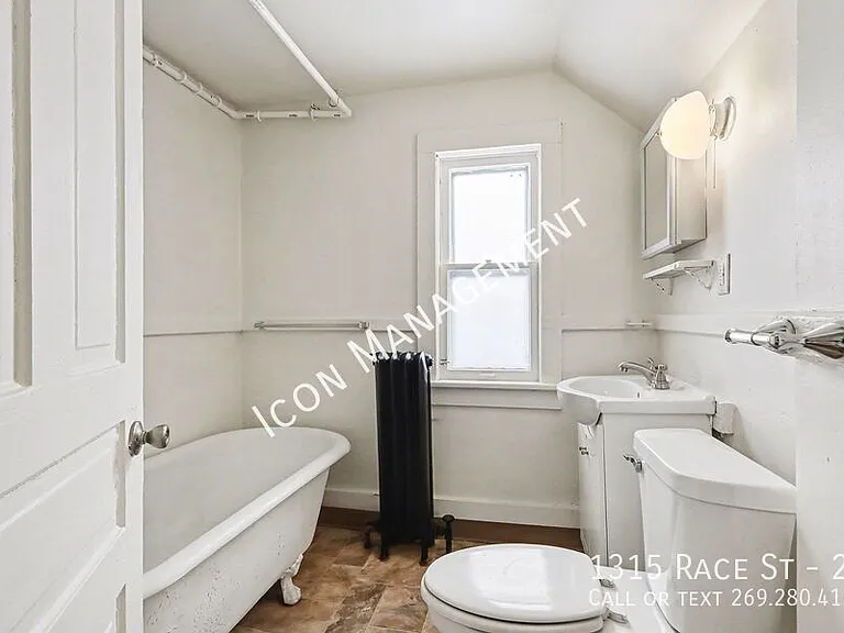 1315 Race St #2 — Photo 12