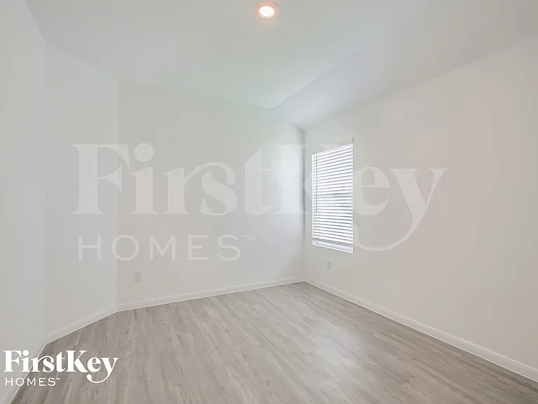 1204 Treehouse Ln — Photo 23