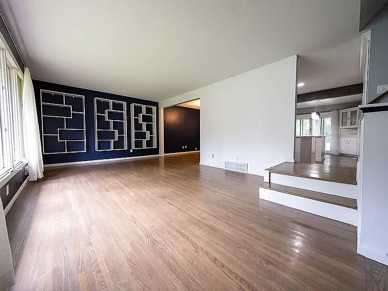 2416 Queens Dr — Photo 34