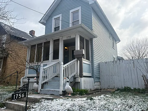 1756 Bruck St Photo 1
