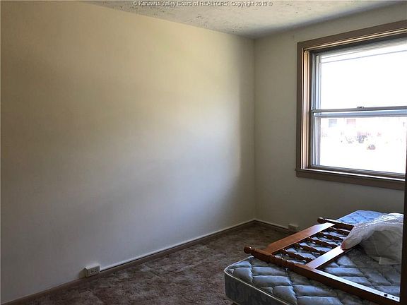 5th image of 320 Kenna Dr
