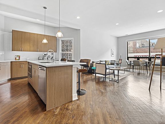 3rd image of 1536 W Chicago Ave