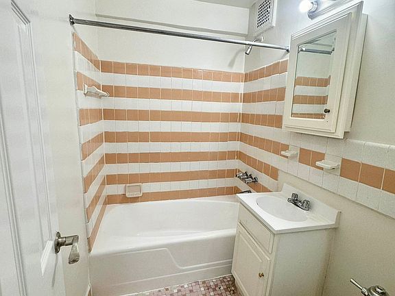 5th image of 465 E 7th St #27