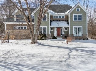 7N072 Willowbrook Dr, St Charles, IL 60175