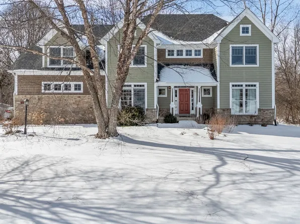 7N072 Willowbrook Dr, St Charles, IL 60175