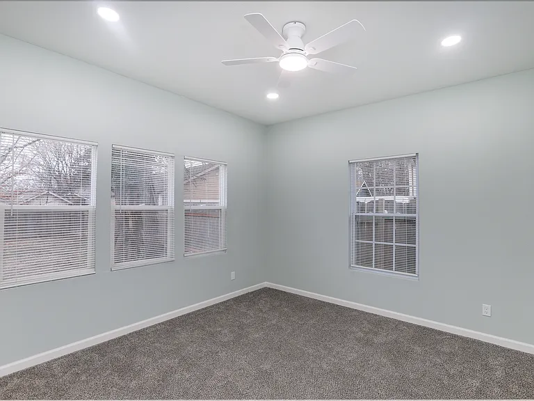 401 N Madison Ave — Photo 12
